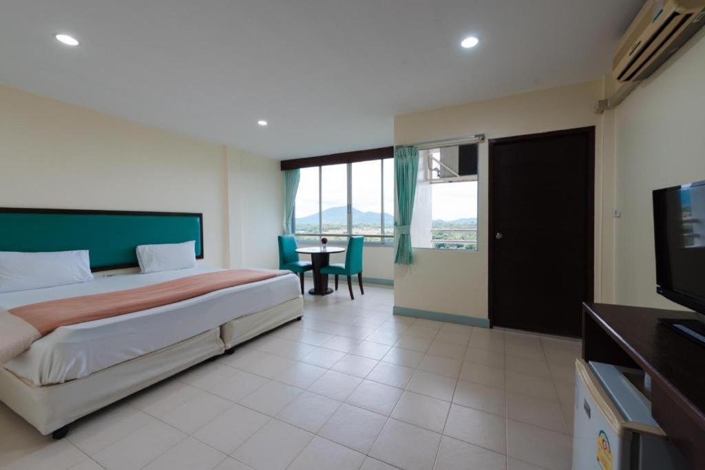 Nice Beach Hotel Rayong Kültér fotó