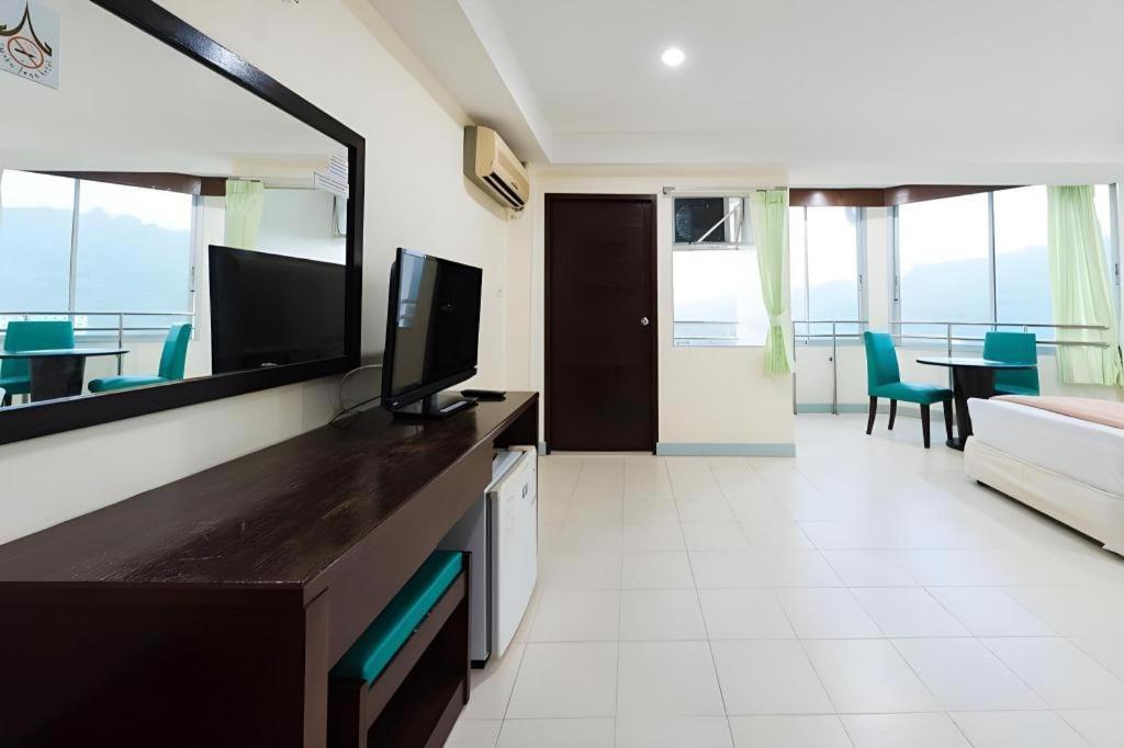 Nice Beach Hotel Rayong Kültér fotó