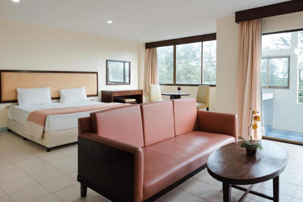 Nice Beach Hotel Rayong Kültér fotó