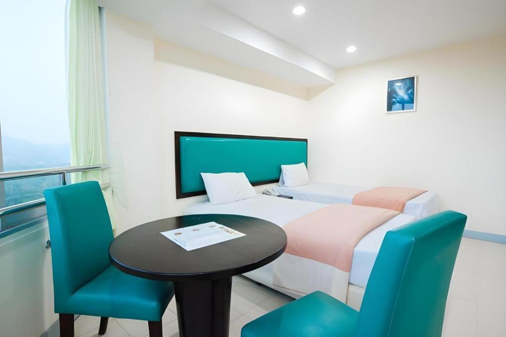 Nice Beach Hotel Rayong Kültér fotó