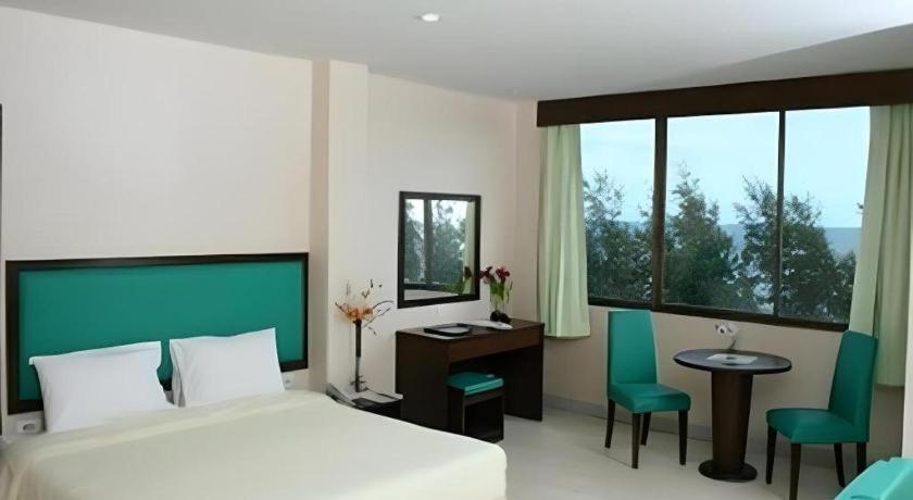 Nice Beach Hotel Rayong Kültér fotó