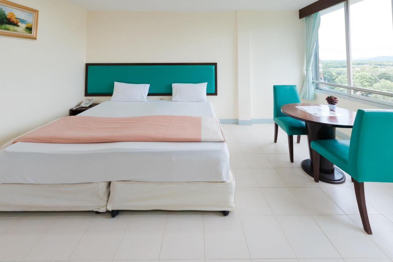 Nice Beach Hotel Rayong Kültér fotó